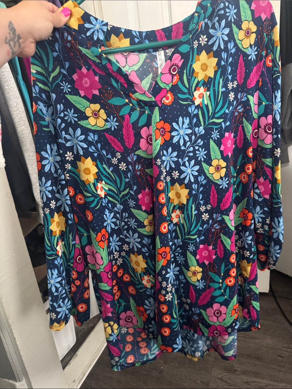 Floral V-Neck Long Sleeve Tunic in Navy